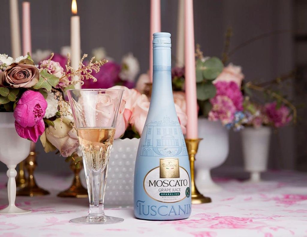 Moscato Sparkling Grape Juice by Tuscanini – 25.3oz (2 Pack), Non-Alcoholic Italian Drink in Elegant Champagne Bottle, Perfect for Cocktails, Kosher & Imported from Italy